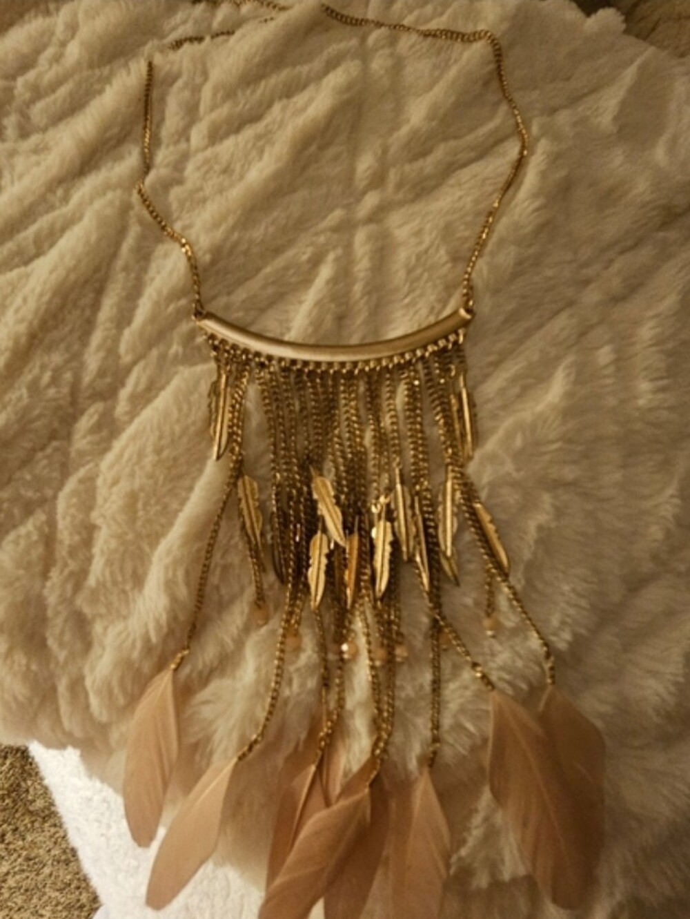 NEW YORK AND COMPANY Sexy Gold Draping Necklace Peach Colored Feathers 21" - Picture 1 of 6